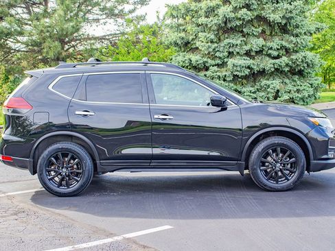 Used 2018 Nissan Rogue SV AWD/4WD image 11