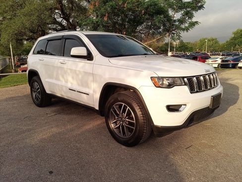 Used 2020 Jeep Grand Cherokee Laredo w/ Laredo X Package image 3