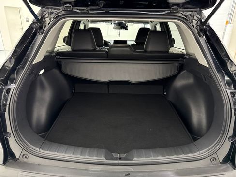 Used 2023 Toyota Corolla Cross L image 23