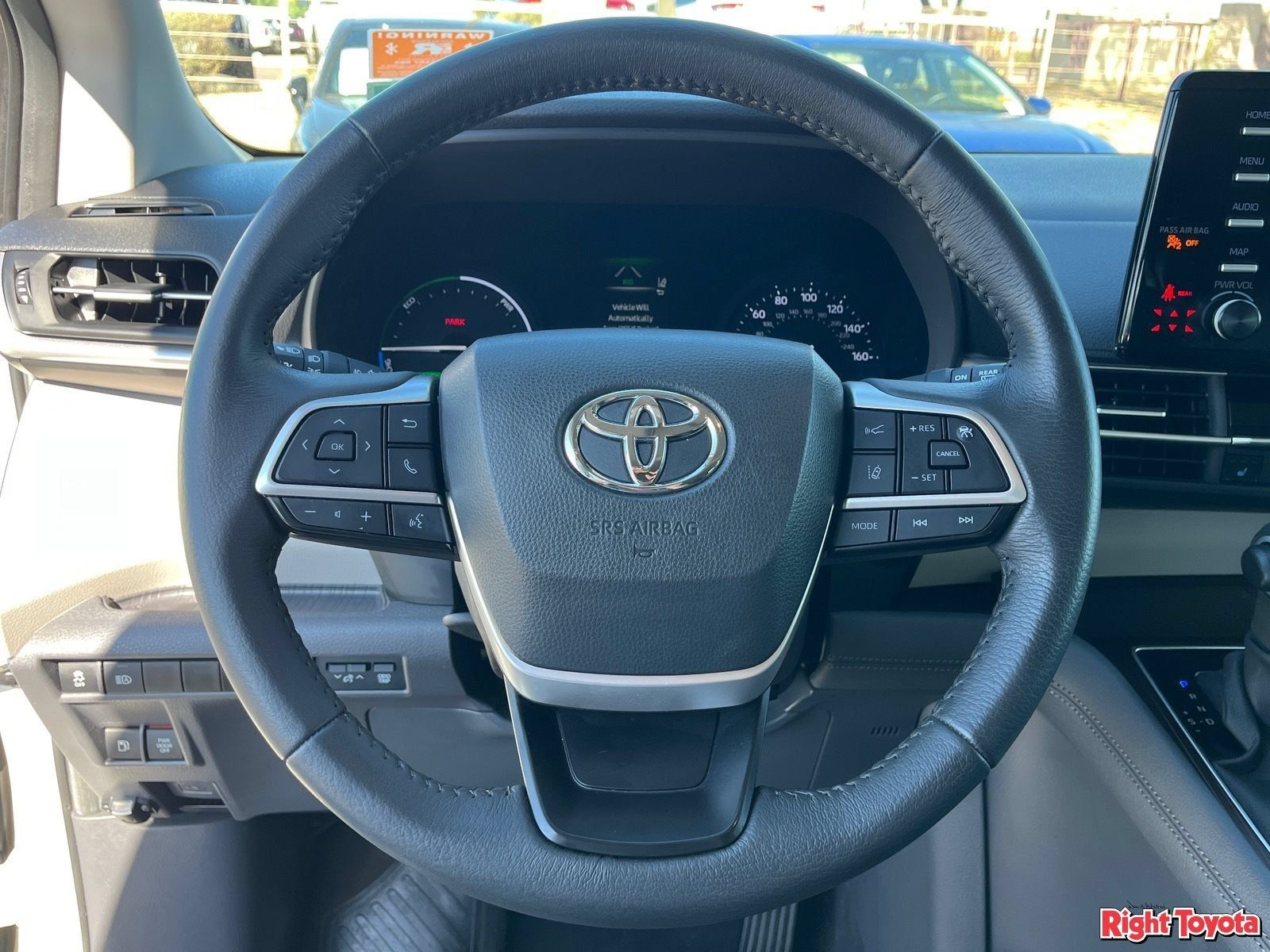Certified 2024 Toyota Sienna XLE FWD image 22