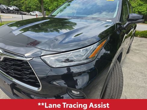 Used 2023 Toyota Highlander Limited AWD/4WD image 11