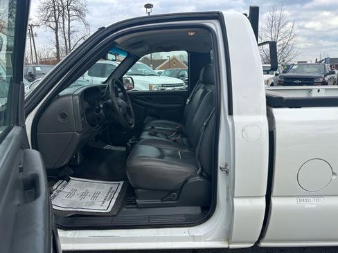 Used 2006 GMC Sierra 2500 W/T w/ Heavy-Duty Power Package RWD image 10