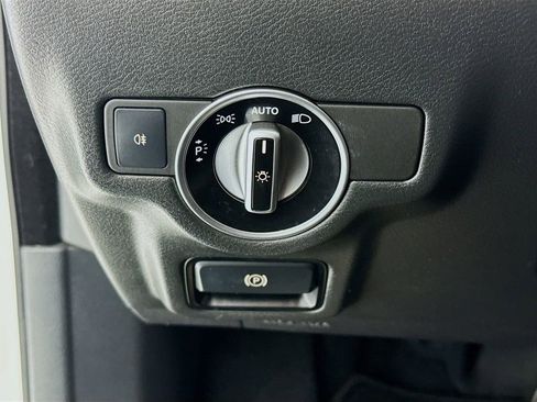 Used 2018 INFINITI QX30 AWD image 8