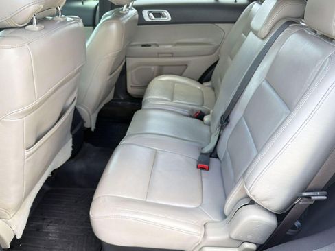 Used 2014 Ford Explorer XLT w/ Equipment Group 202A FWD image 14