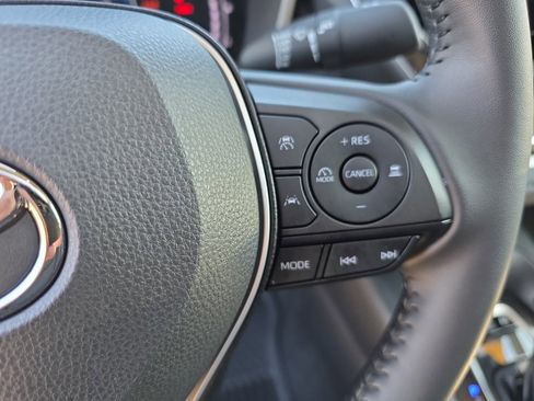 Used 2025 Toyota Corolla XLE image 20