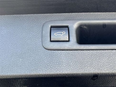 Used 2022 Toyota Highlander XSE image 9