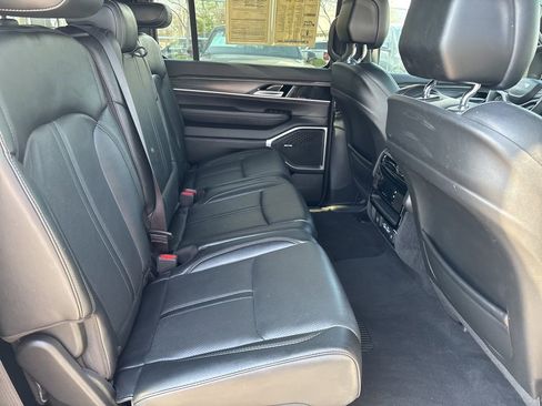 Used 2023 Jeep Wagoneer Series III w/ Preferred Equipment Group image 46