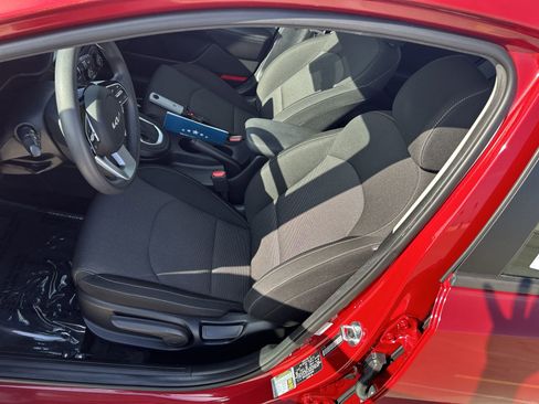 Used 2022 Kia Forte LXS image 13
