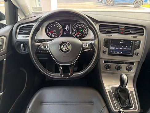 Used 2017 Volkswagen Golf SE image 20