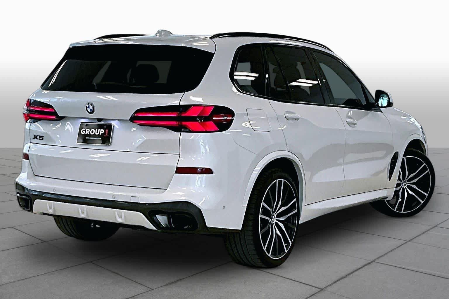 Used 2024 BMW X5 sDrive40i w/ M Sport Package RWD image 12