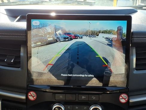 Used 2024 Ford Expedition XLT image 9