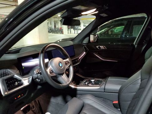 Used 2024 BMW X5 xDrive40i w/ M Sport Package AWD/4WD image 5