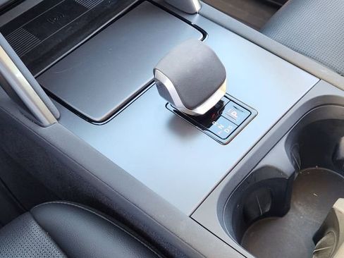 Used 2025 Land Rover Discovery Sport S image 19