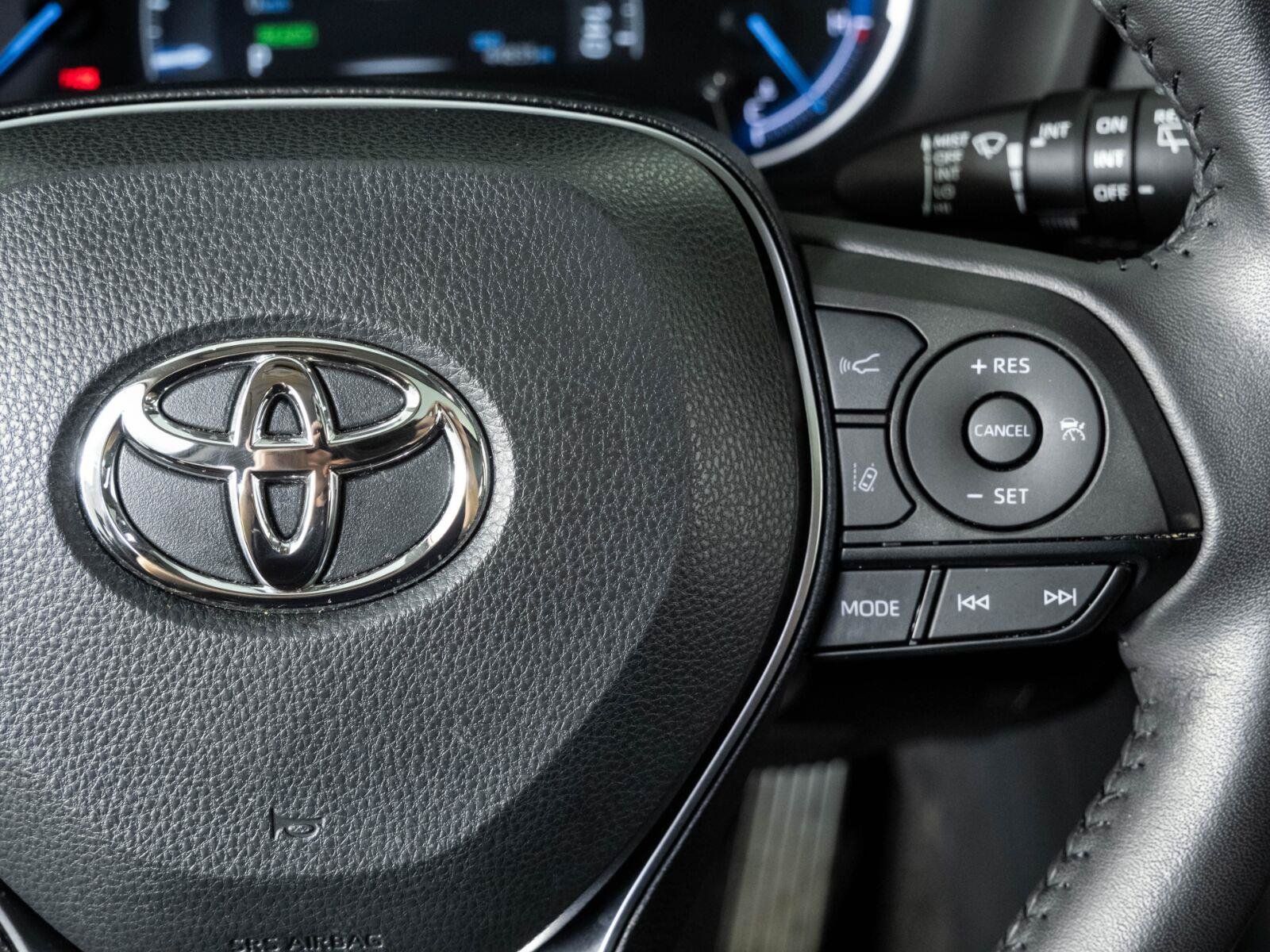 Used 2024 Toyota RAV4 XLE Premium AWD/4WD image 10