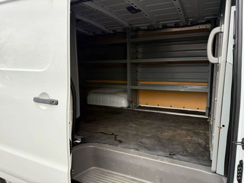 Used 2018 Nissan NV 2500 SV image 15