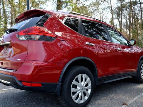 Used 2017 Nissan Rogue S w/ S Appearance Package image 4