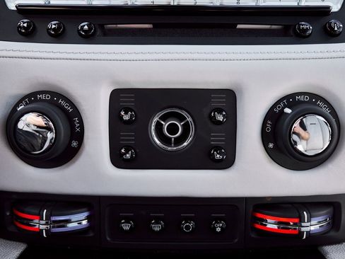 Used 2015 Rolls-Royce Wraith image 68