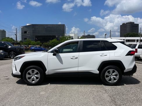Used 2022 Toyota RAV4 LE image 6