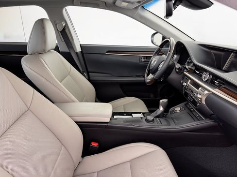 Used 2017 Lexus ES 350 w/ Premium Package FWD image 30