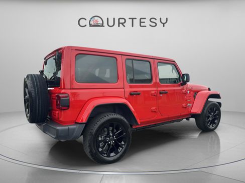 Used 2024 Jeep Wrangler Sahara image 9