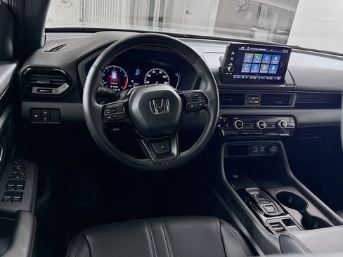 Used 2025 Honda Pilot TrailSport image 19