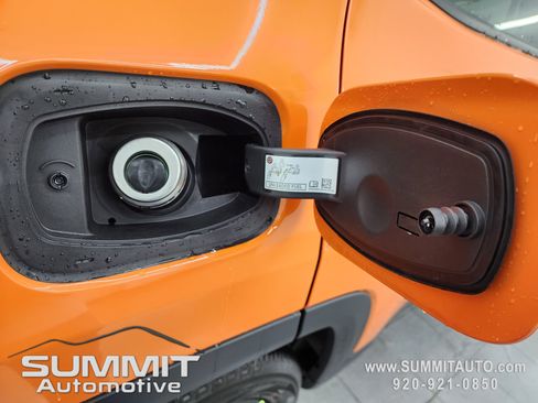 New 2026 Jeep Compass Latitude w/ Sun and Sound Group image 24