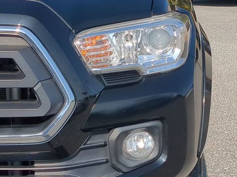 Used 2020 Toyota Tacoma TRD Sport image 18
