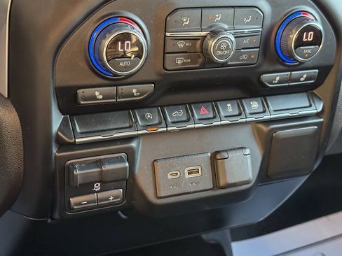 Used 2020 Chevrolet Silverado 1500 LT w/ Convenience Package AWD/4WD image 29