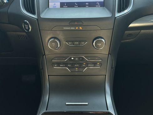 Used 2020 Ford Edge SE FWD image 20