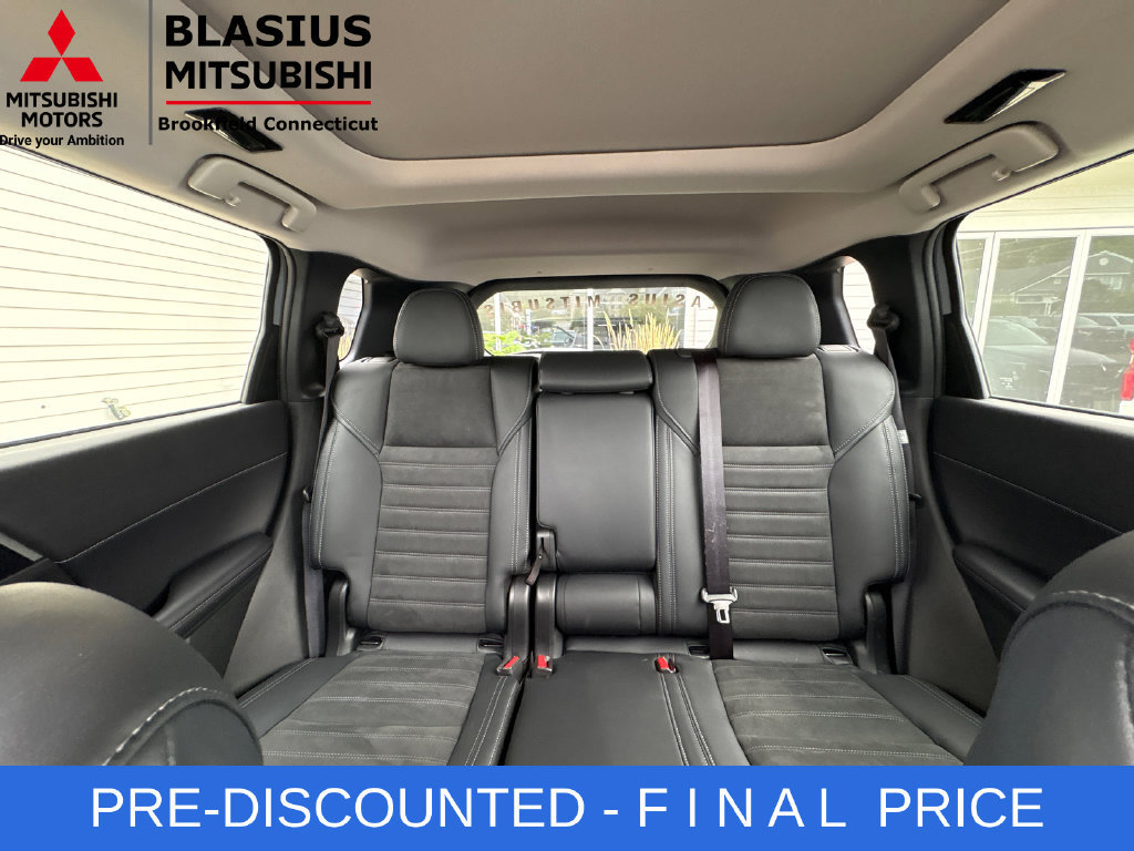 Used 2025 Mitsubishi Outlander AWD image 49