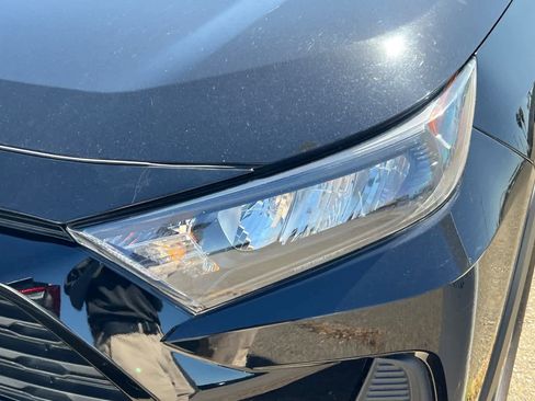 Used 2022 Toyota RAV4 LE AWD/4WD image 11