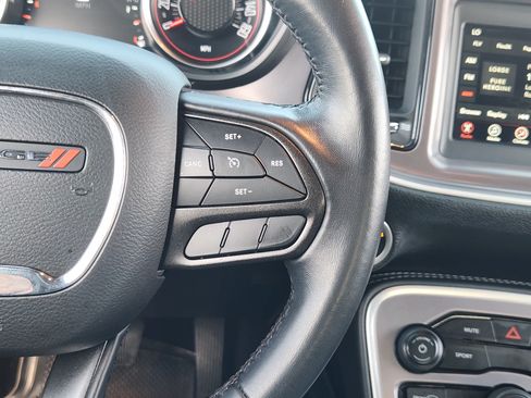 Used 2022 Dodge Challenger SXT RWD image 27