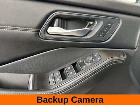 Used 2025 Nissan Rogue SL w/ Tech Package FWD image 12