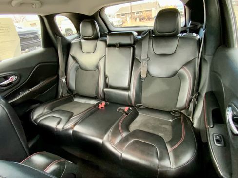 Used 2021 Jeep Cherokee Trailhawk image 27