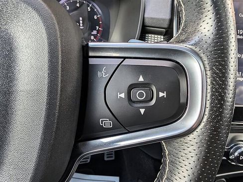 Used 2019 Volvo XC40 T5 R-Design AWD/4WD image 22