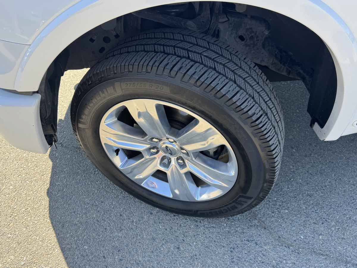 Used 2015 Ford F150 Platinum w/ Equipment Group 701A Luxury AWD/4WD image 40