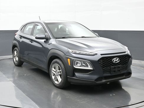 Used 2021 Hyundai Kona SE FWD image 2
