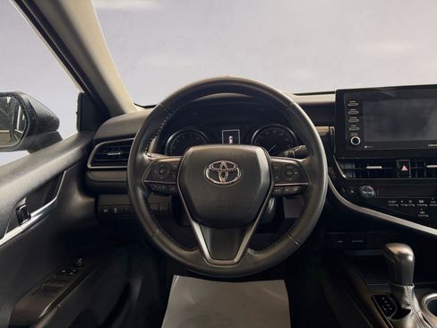 Used 2023 Toyota Camry SE image 12