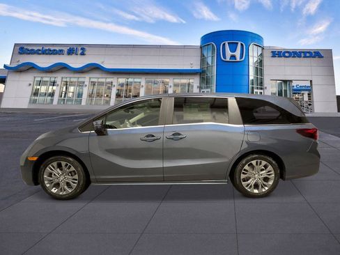 New 2026 Honda Odyssey Touring image 2