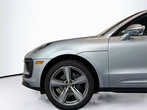 Used 2024 Porsche Macan image 28