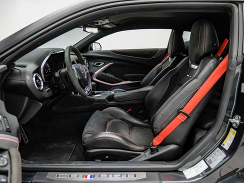 Used 2018 Chevrolet Camaro ZL1 RWD image 39