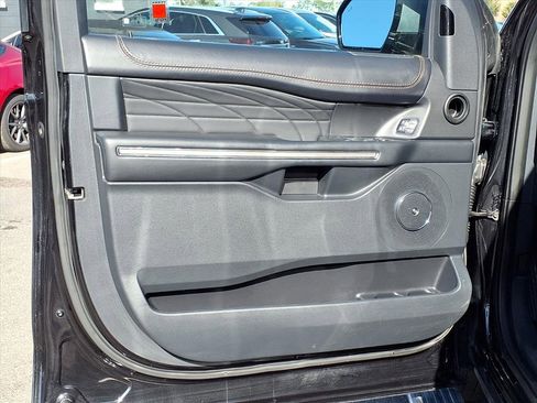 Used 2022 Ford Expedition Platinum image 34