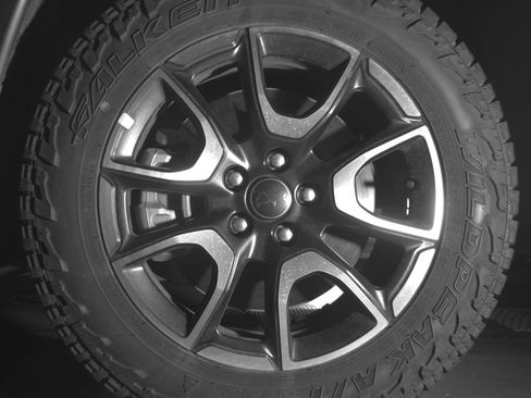 Used 2025 Jeep Compass Trailhawk AWD/4WD image 12