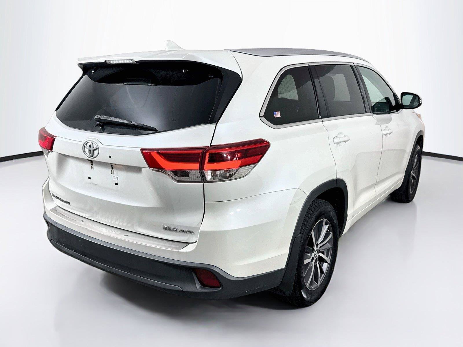 Used 2017 Toyota Highlander XLE AWD/4WD image 5