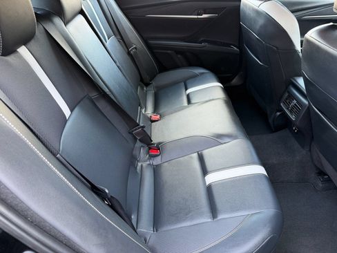 Used 2025 Toyota Camry SE w/ Convenience Package AWD/4WD image 29