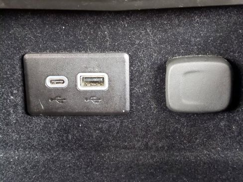 Used 2025 Cadillac XT4 Premium Luxury image 22