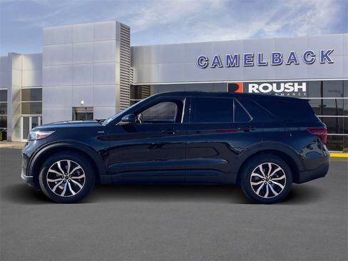 Used 2022 Ford Explorer ST-Line w/ Class IV Trailer Tow Package image 2