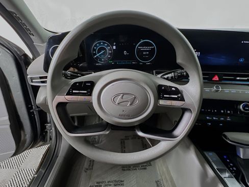 Used 2024 Hyundai Elantra Blue FWD image 18