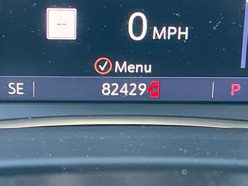 Used 2023 GMC Acadia SLE w/ Driver Convenience Package image 28