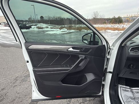 Used 2022 Volkswagen Tiguan SE image 26